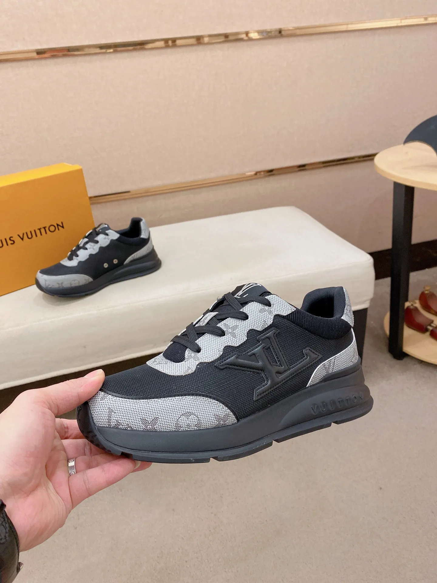Men's shoes💰 462💰louis vuitton (Louis Vuitton/lv)🔍🔍The new counters are on sale at the same time. The uppers are imported from Italy. ️Re-engraved🇮🇹💪💪, ⚠Sole: The original sole is specially provided by the original factory, the exclusive movable molded sole is super comfortable, ⚠Original factory follow-up goods, 🔍🔍high quality, you can go in and out of the counter at will, welcome to compare⚠. Code number: 38-44 (45/46 customized, non-refundable)